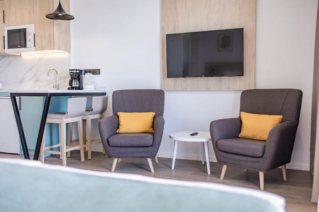TV a/nebo společenská místnost v ubytování Servatur Hartaguna - Adults Only