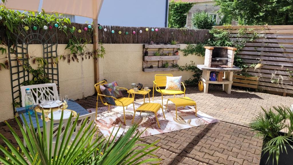 a patio with chairs and a table and a grill at Le Petit Clos, 3 étoiles in Pont-Saint-Martin