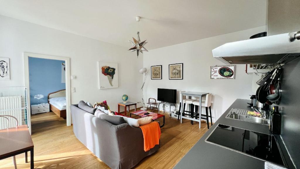 Cozy Retreat with Large Balcony near Schönbrunn