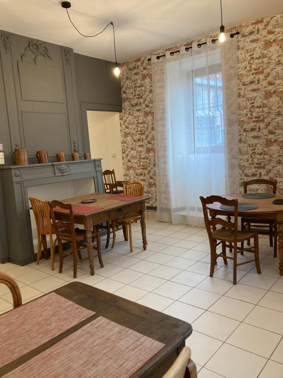 Kuchyň nebo kuchyňský kout v ubytování Maison La Tourelle