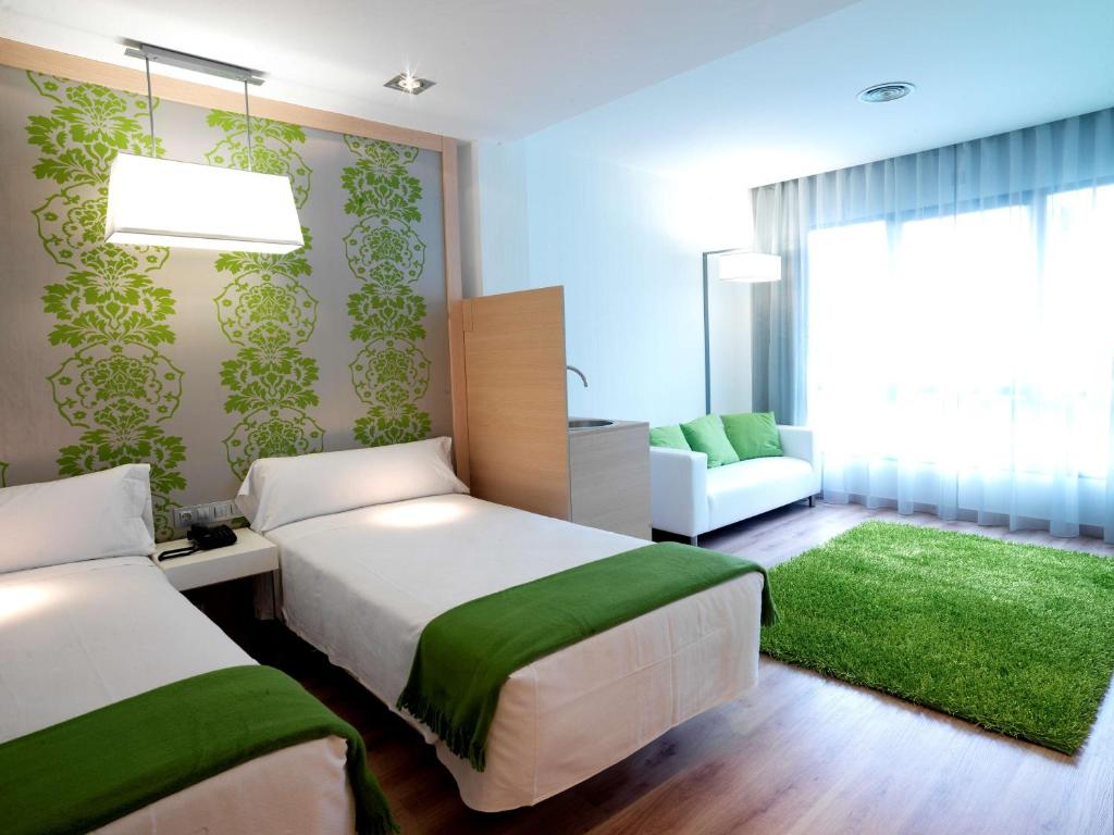A bed or beds in a room at NH La Avanzada