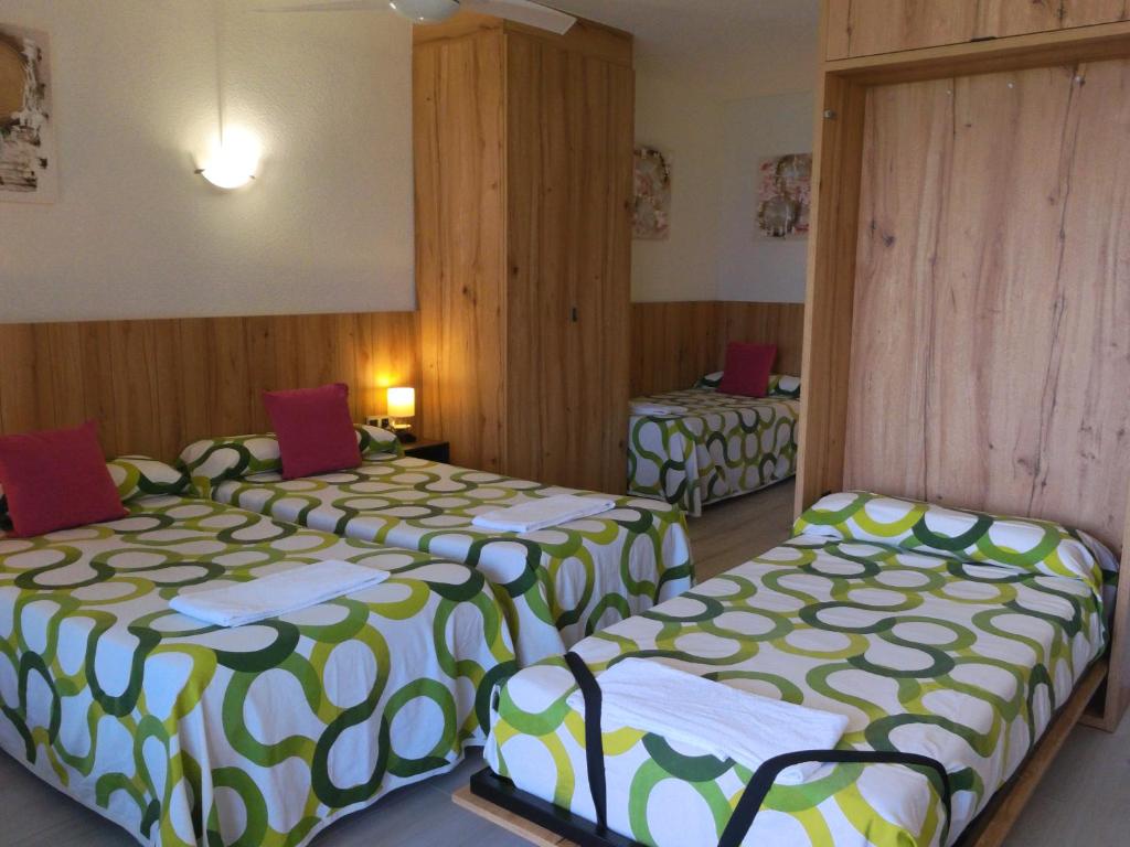 Hostal Meson Del Barro - Alojamientos Pamplona - Vierpersoonskamer