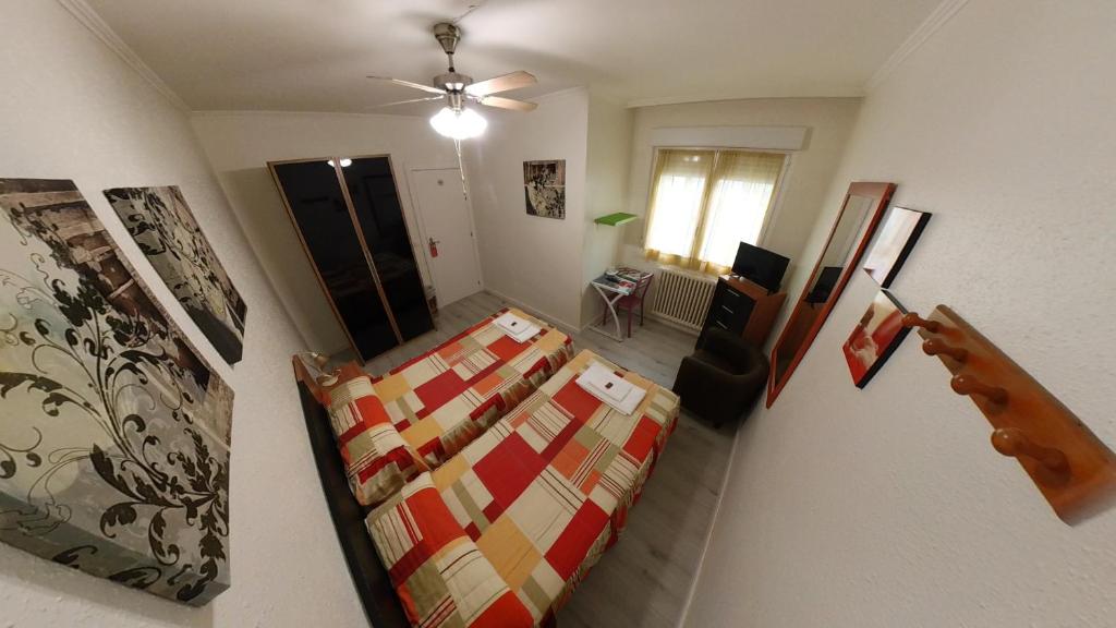 Postel nebo postele na pokoji v ubytování Pensión Pamplonabeds
