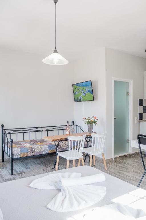 TV a/nebo společenská místnost v ubytování Miramare Apartments