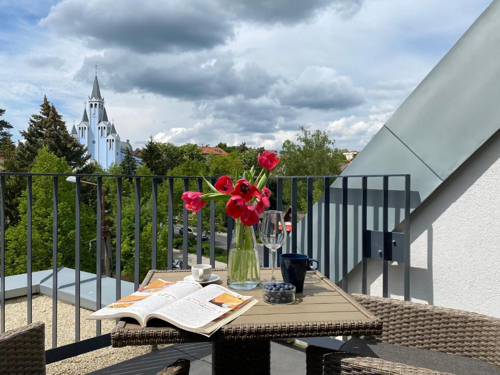 Balkón alebo terasa v ubytovaní Iris Appartement in Hévíz mit Tiefgarage und Panoramaaussicht