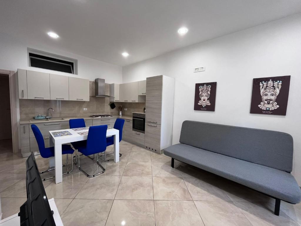 Kuchyň nebo kuchyňský kout v ubytování Esse House's Noto