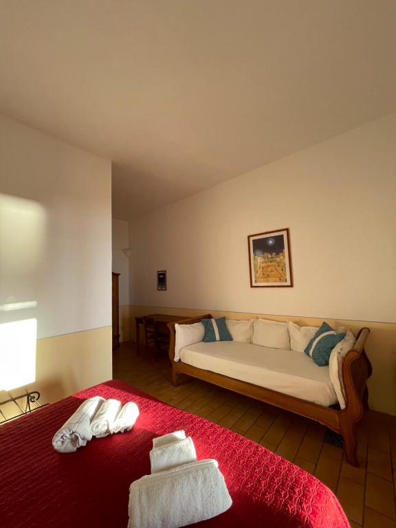 Hotel La Locanda Del Postino - Classic Triple Room