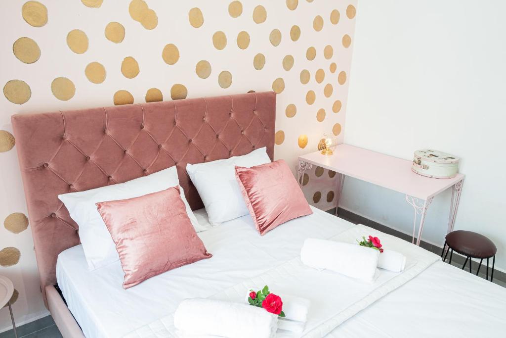 Uma cama ou camas num quarto em Aneseas Syros