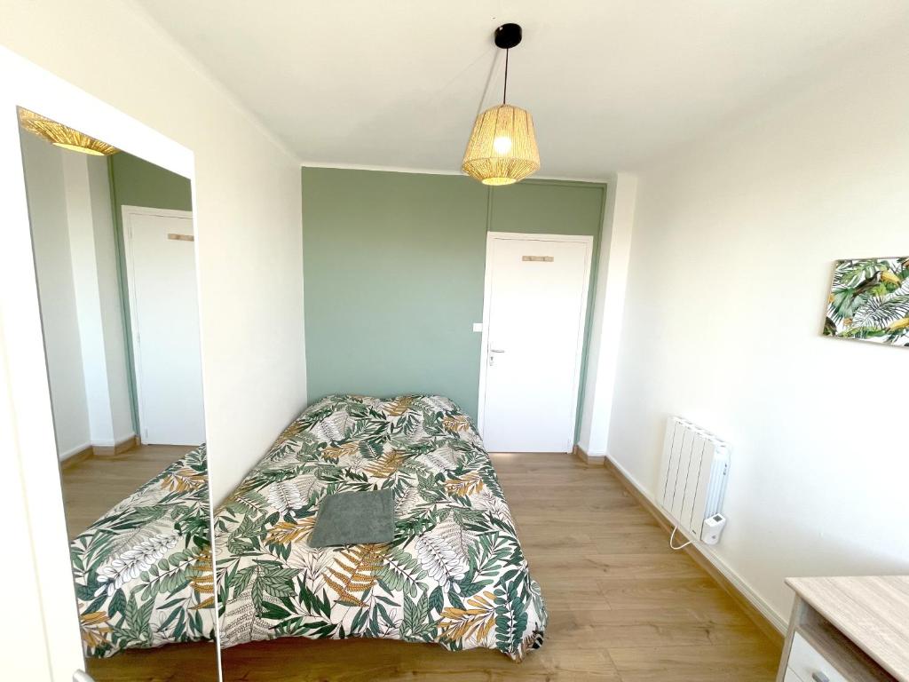 Łóżko lub łóżka w pokoju w obiekcie Appartement 3 Chambres - Climatisation - Parking