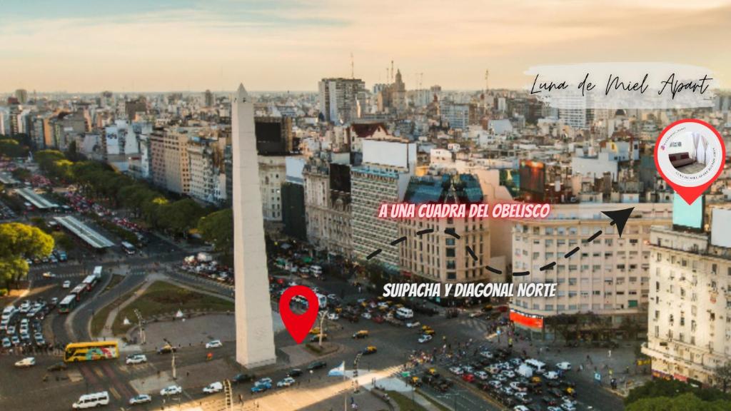 una vista aérea de una ciudad con un monumento en Departamento a una Cuadra del Obelisco - Microcentro - en Buenos Aires