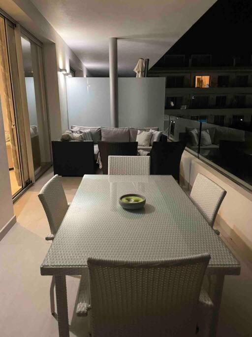 Zdjęcie z galerii obiektu Close to Amenities 3 Bed/2 Bath Apartment in Estepona with Pool View! w mieście Estepona