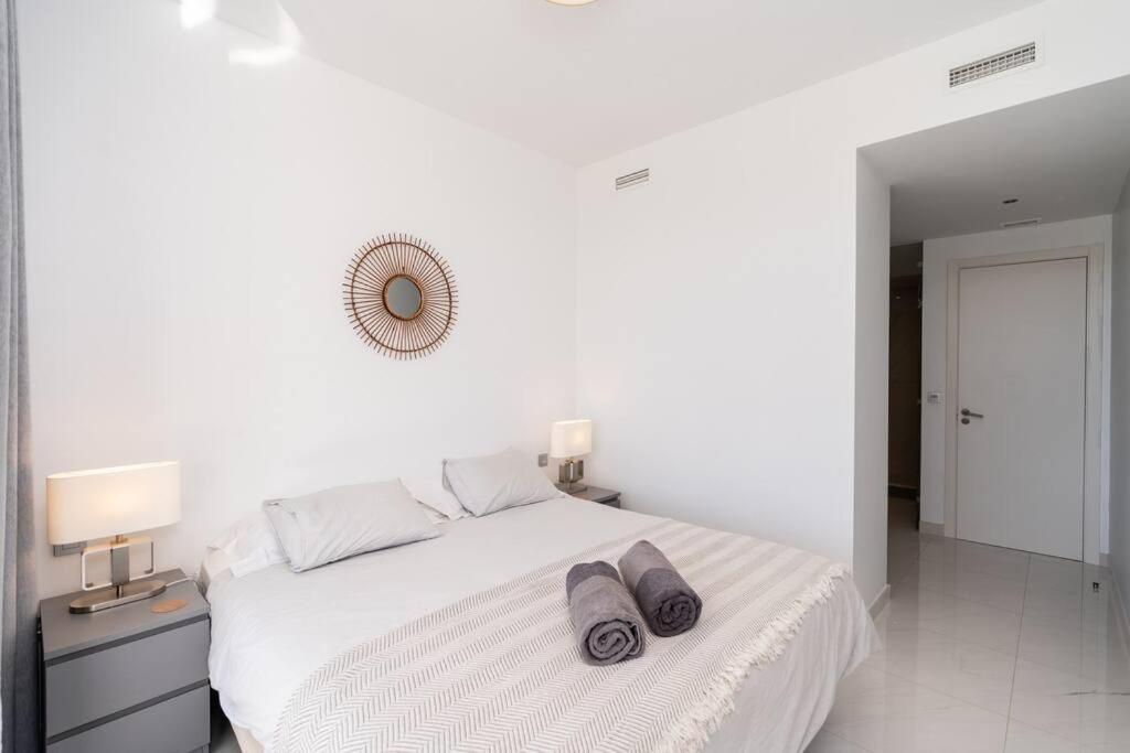 Zdjęcie z galerii obiektu Close to Amenities 3 Bed/2 Bath Apartment in Estepona with Pool View! w mieście Estepona