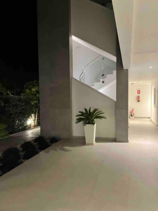 Zdjęcie z galerii obiektu Close to Amenities 3 Bed/2 Bath Apartment in Estepona with Pool View! w mieście Estepona
