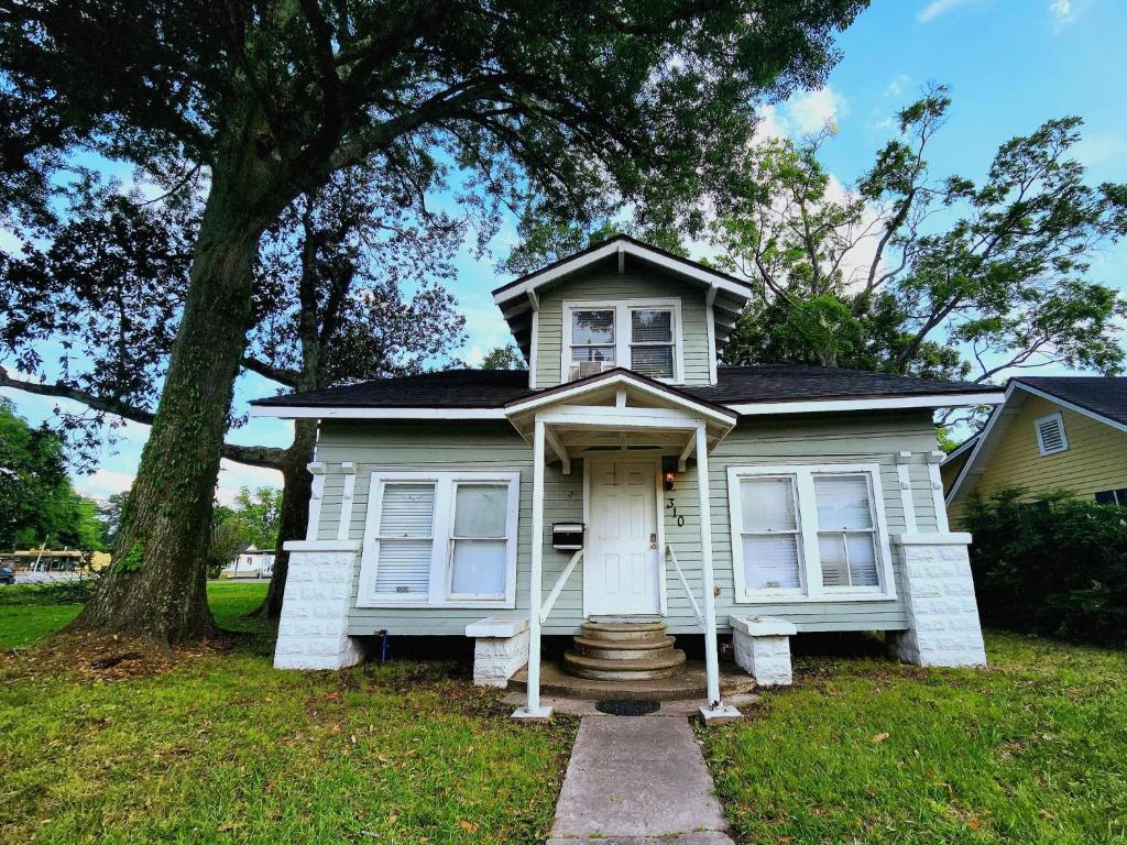 Magnolia House, Lafayette (updated prices 2024)