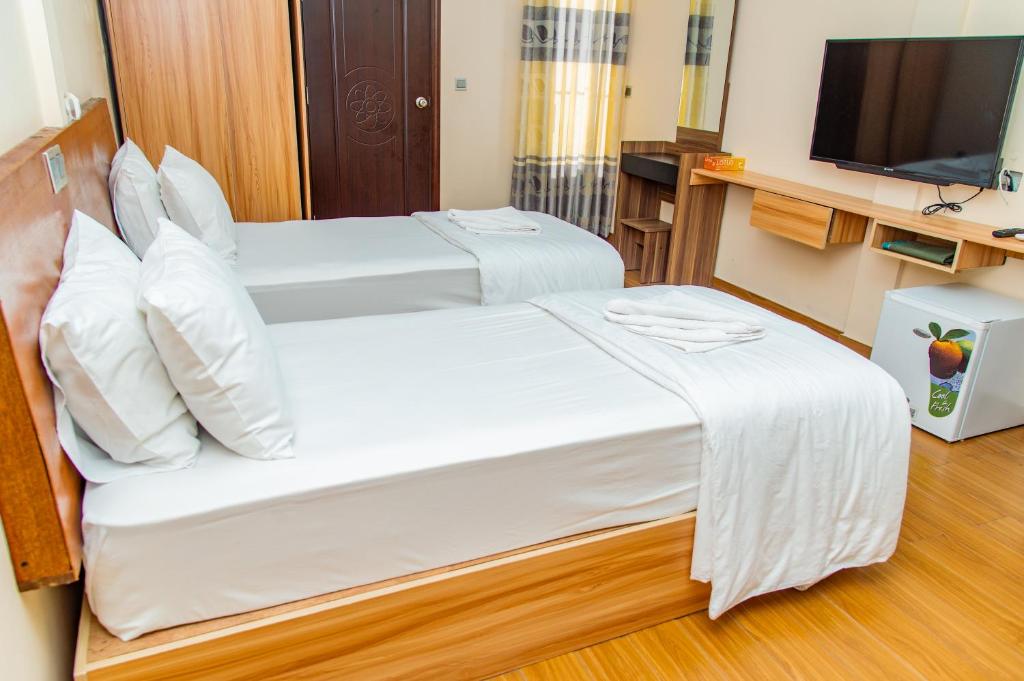 Postel nebo postele na pokoji v ubytování Aasna Inn