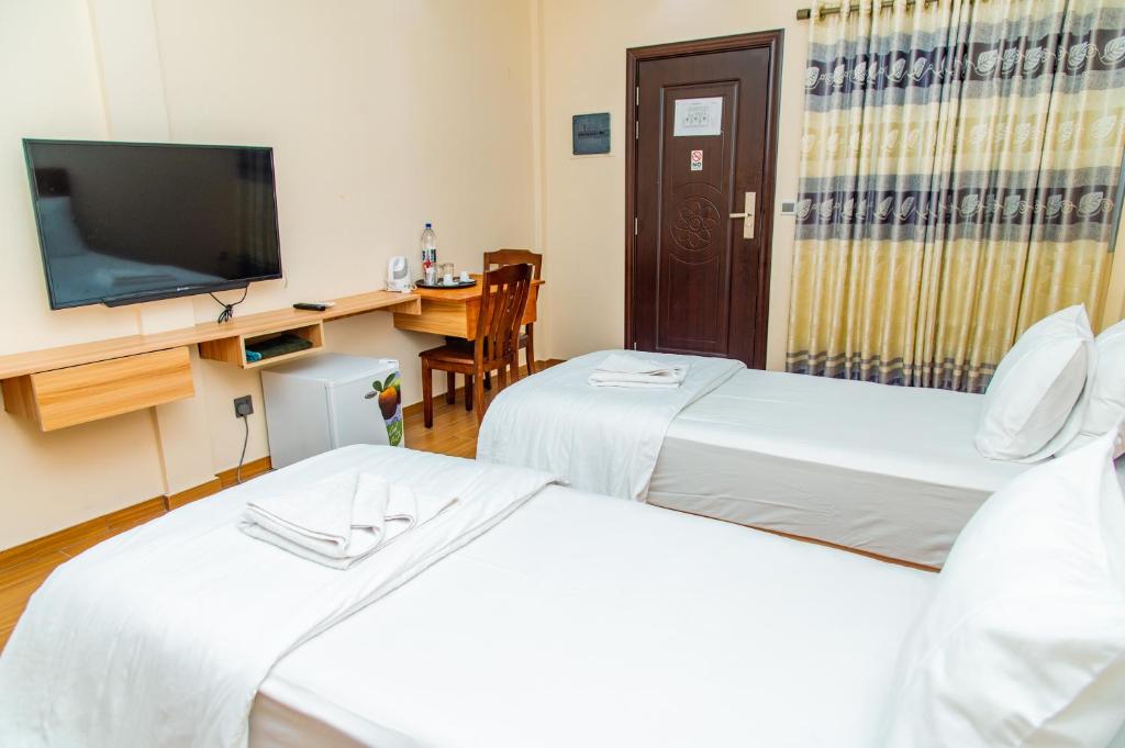 Postel nebo postele na pokoji v ubytování Aasna Inn
