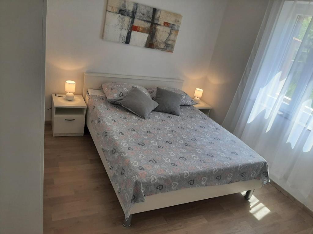 Posteľ alebo postele v izbe v ubytovaní Apartment By The Sea Marko