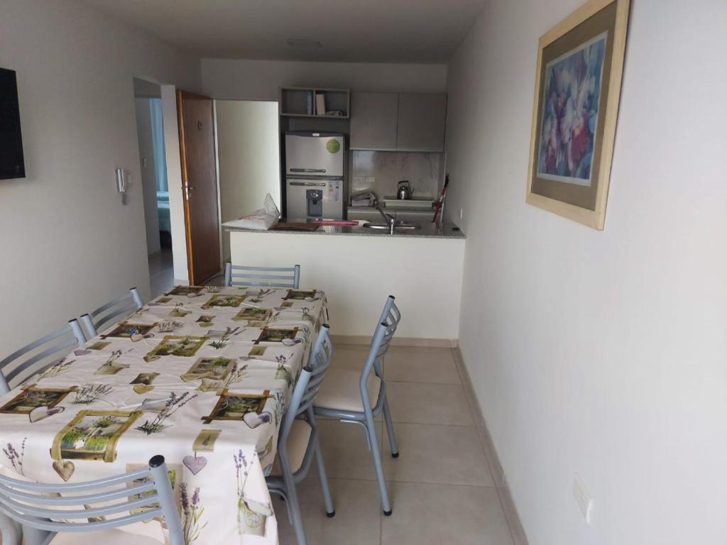 Η κουζίνα ή μικρή κουζίνα στο DEPARTAMENTO CENTRICO CATAMARCA