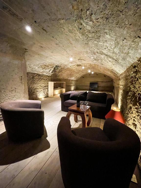 Fotografia z galérie ubytovania Maison de Village "Charme et Authenticité" CHATEAUNEUF-DU-PAPE v destinácii Châteauneuf-du-Pape