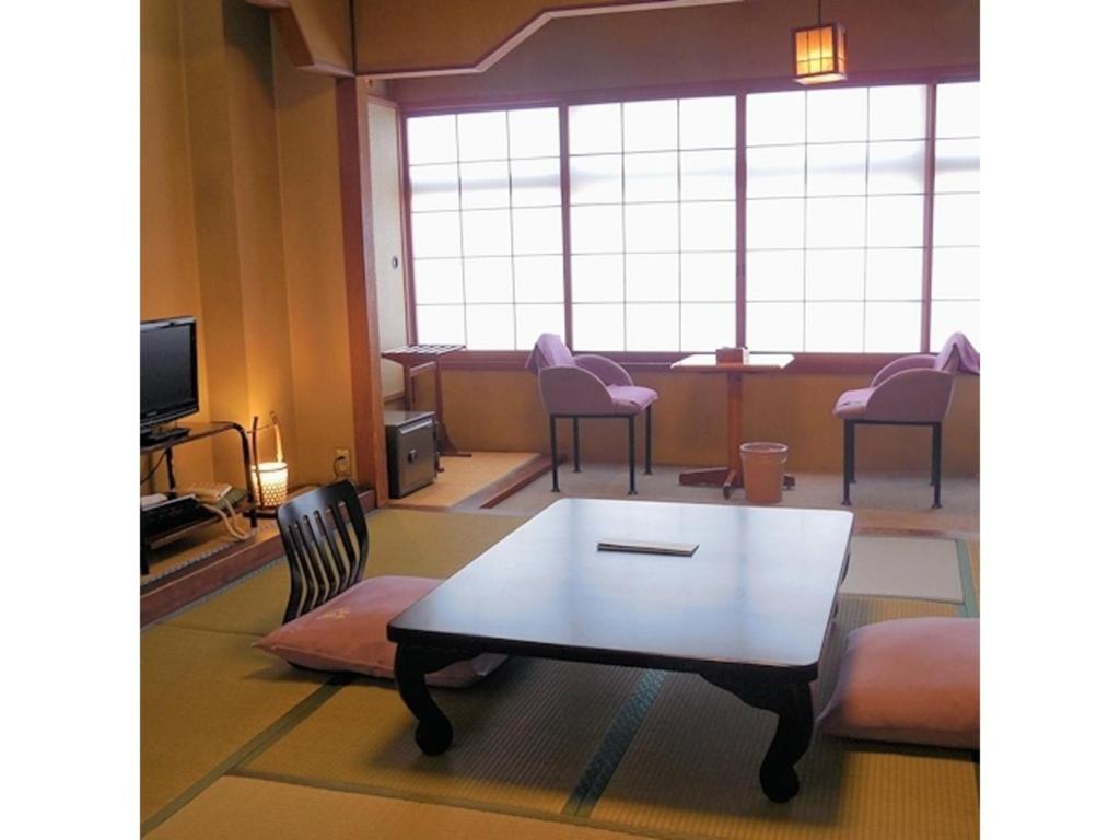 Restaurant o un lloc per menjar a Ikaho Onsen Sanyo Hotel - Vacation STAY 26406v