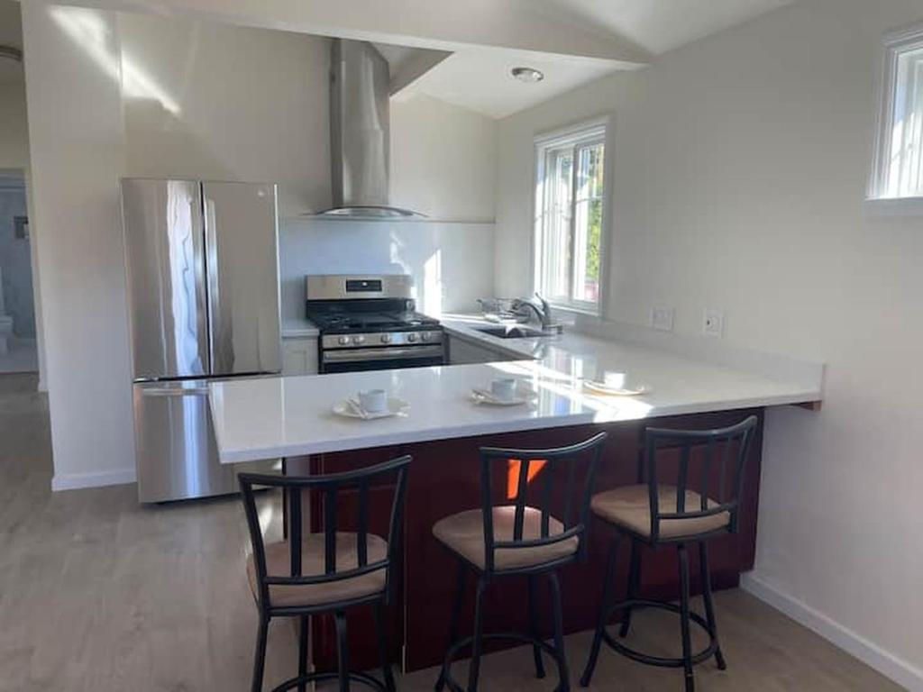 Serenity Stay! 3Bedroom 2bath House close to everything! - Apartamento De Dos Dormitorios