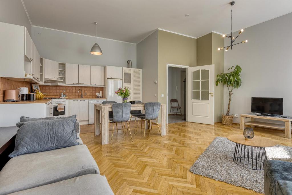 Historic Residence Apartments at Old Town - Two-Bedroom Apartment