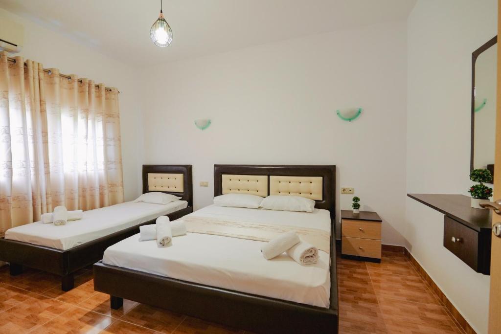 Apartments & Hotel Eleanna - Image 9