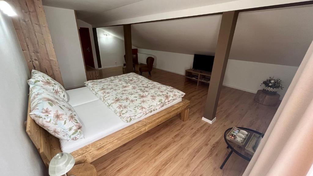 Postel nebo postele na pokoji v ubytování Apartmány Stanos Bikes