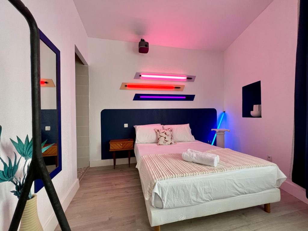 Posteľ alebo postele v izbe v ubytovaní Roma Reva: design et home cinema