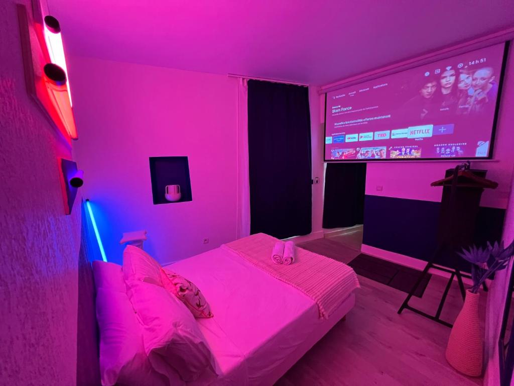 Posteľ alebo postele v izbe v ubytovaní Roma Reva: design et home cinema