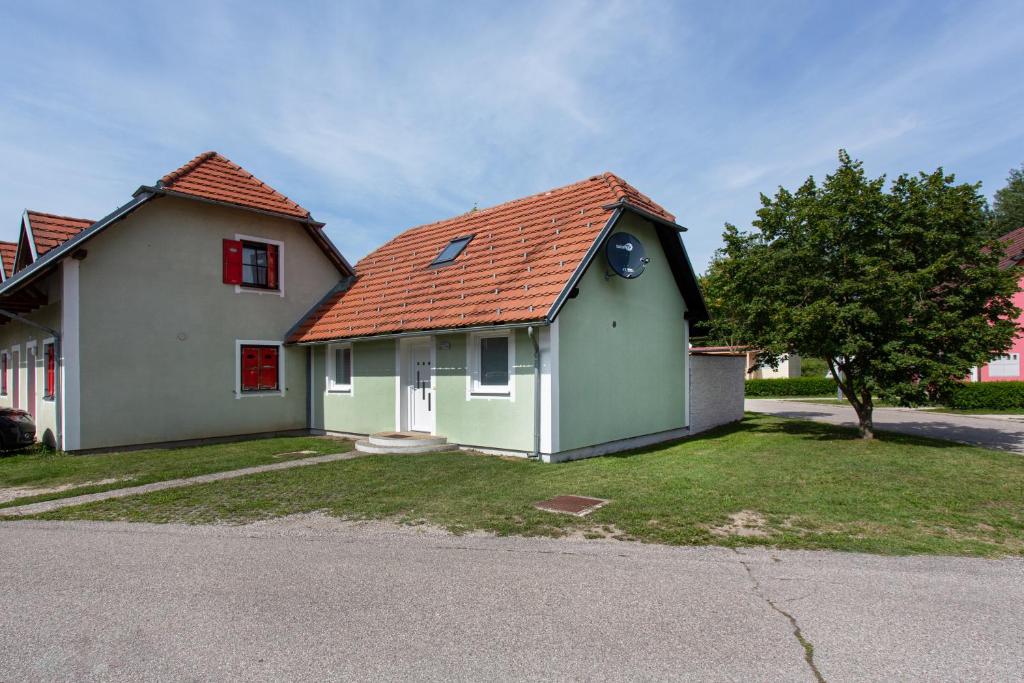 Holiday house in Terme Čatež - Huis Met Drie Slaapkamers