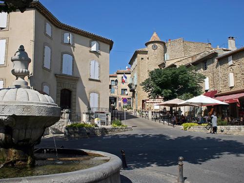 Fotografia z galérie ubytovania Maison de Village "Charme et Authenticité" CHATEAUNEUF-DU-PAPE v destinácii Châteauneuf-du-Pape