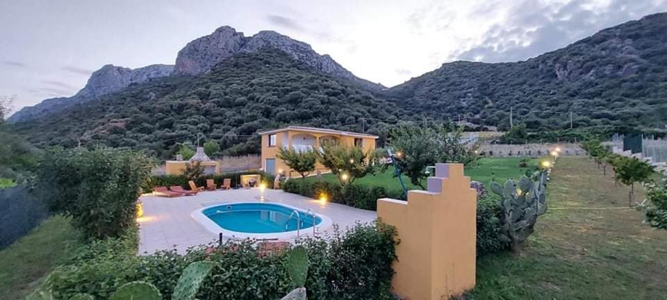 Villa con Piscina a Siniscola - Lusso e Privacy