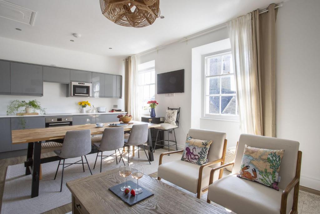 Kings Cove, Kingsbridge (updated prices 2024)