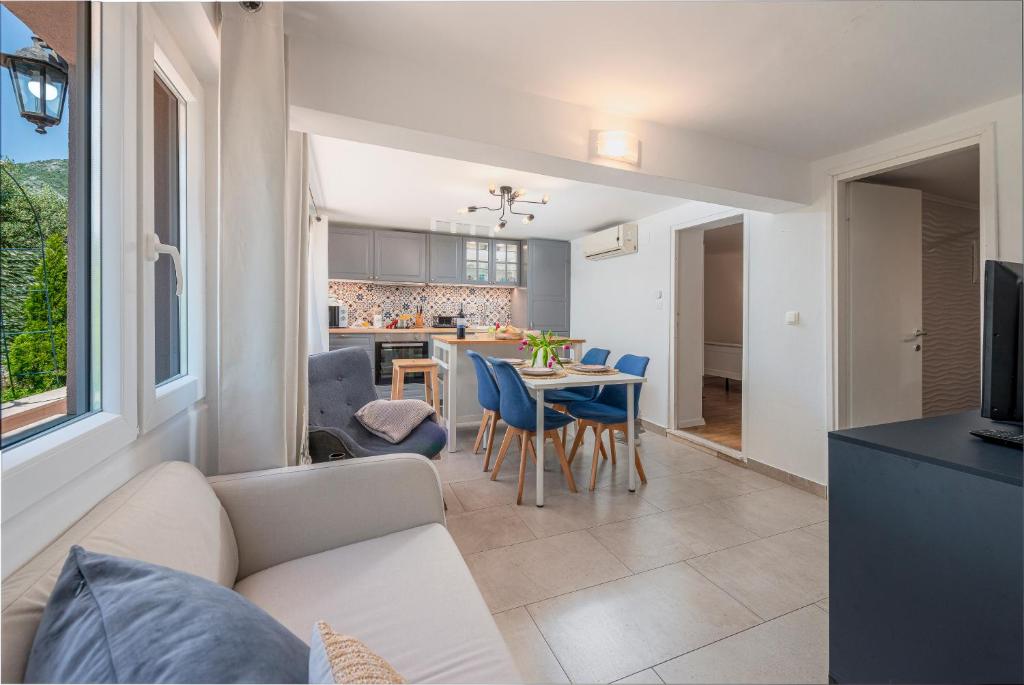 Kuchyňa alebo kuchynka v ubytovaní Villa Tonina, Friends and Family Apartment