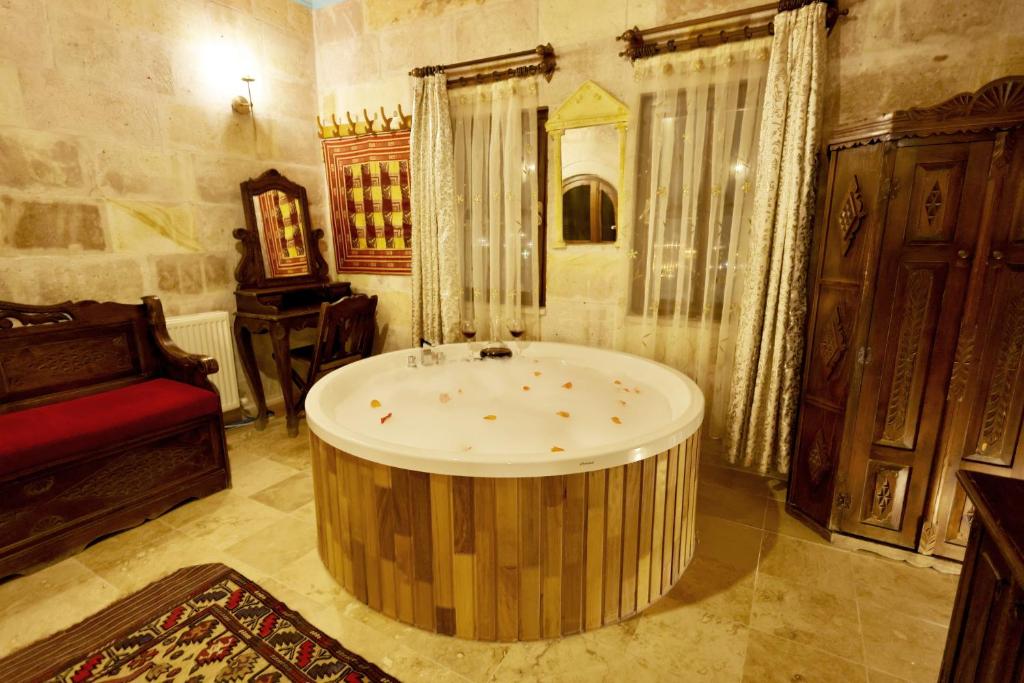 Travel Inn Cave Hotel - Suite Met Bubbelbad