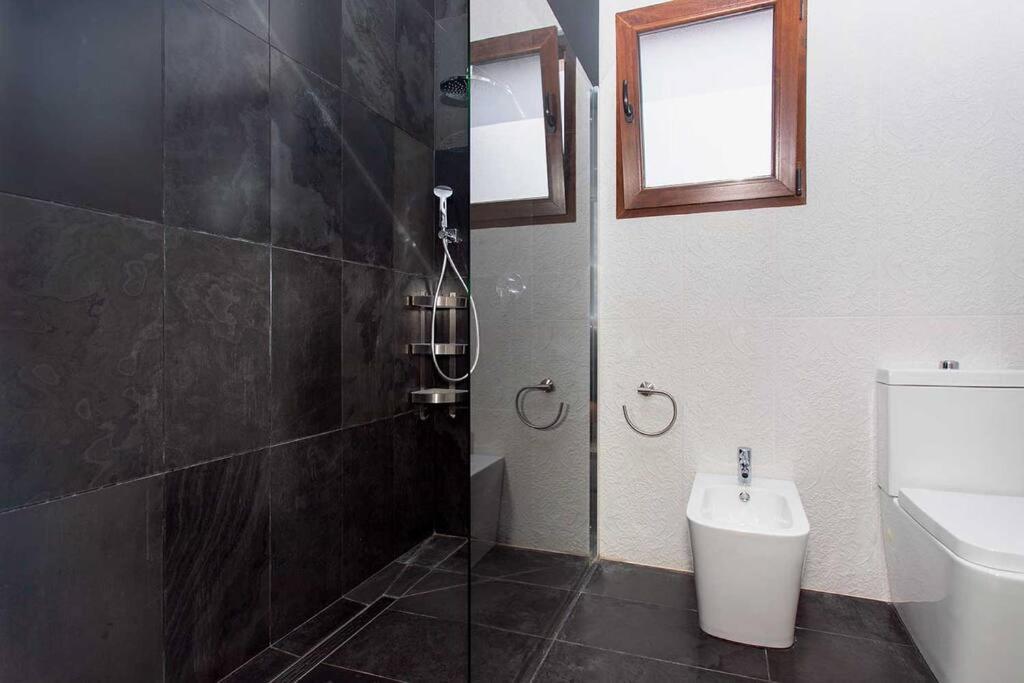 Koupelna v ubytování CH Villa Euphoria La Marquesa (Ciudad Quesada)