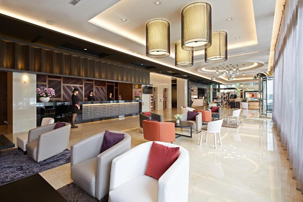 a lobby of a hotel with couches and a bar at Guanko Hotel in Chiayi City