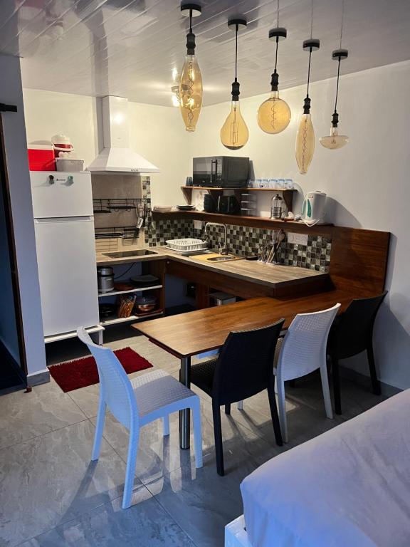 Kuchyň nebo kuchyňský kout v ubytování Miki Miki House