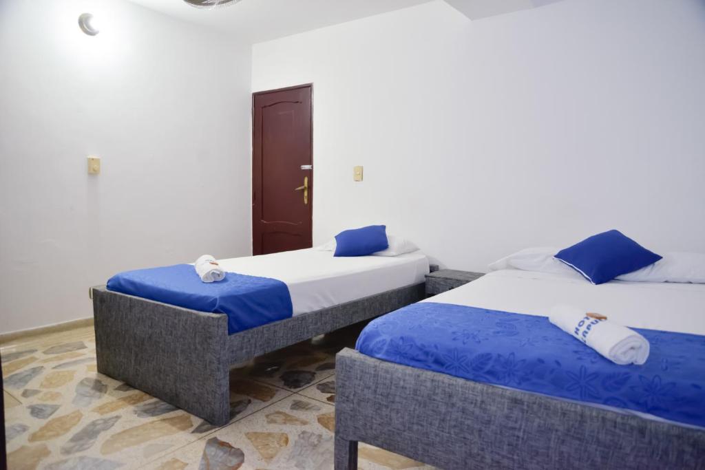 Postel nebo postele na pokoji v ubytování Hotel Acapulco Caucasia