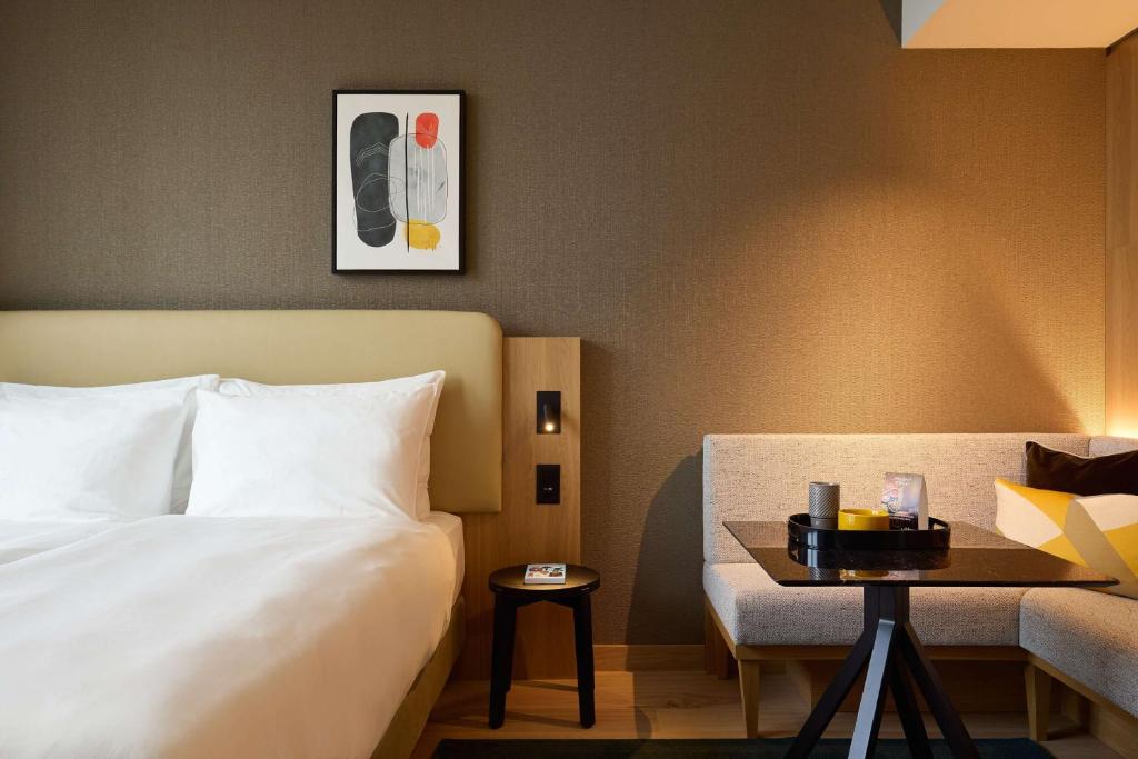Postel nebo postele na pokoji v ubytování Adina Apartment Hotel Geneva