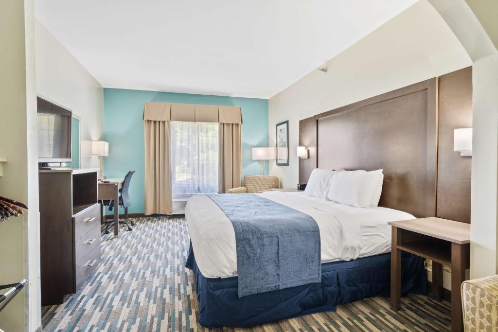 Blue Water Inn & Suites BW Signature Collection - King Suite With Bath Tub - Disability/Non-Smoking