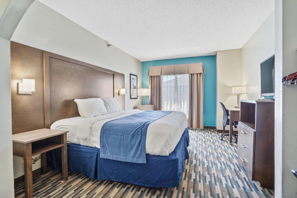 Blue Water Inn & Suites BW Signature Collection - King Suite With Two King Beds - Non-Smoking