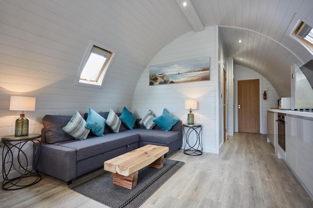 Posezení v ubytování Braidhaugh Holiday Lodge and Glamping Park