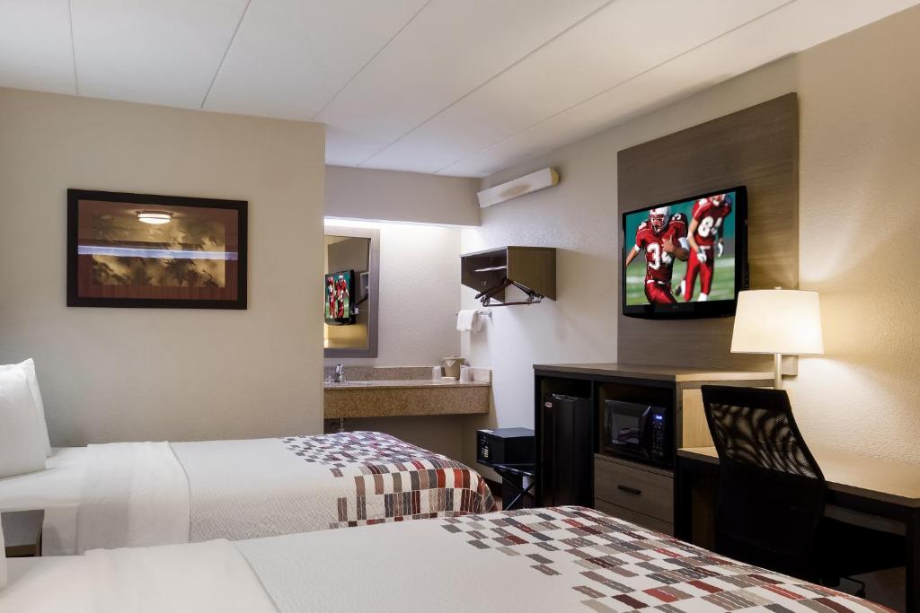 Red Roof Inn Wilkes-Barre Arena - Luxe Kamer Met Twee Tweepersoonsbedden Rookvrij