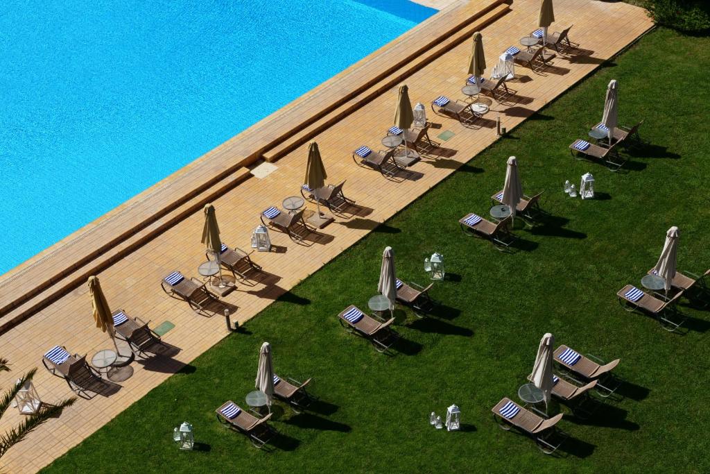 Bazén v ubytování Airotel Achaia Beach nebo v jeho okolí