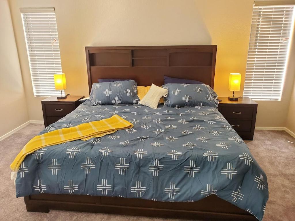 Cama o camas de una habitación en Cozy home with prime location