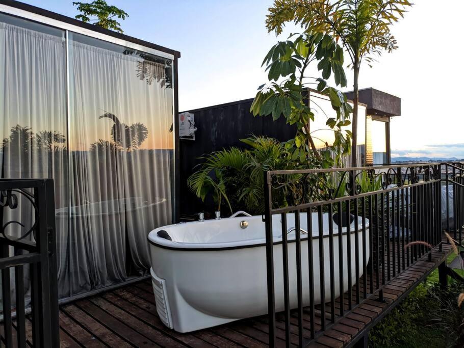 Zahrada ubytování Tiny House Paraiso Minicasas Com Hidromassagem