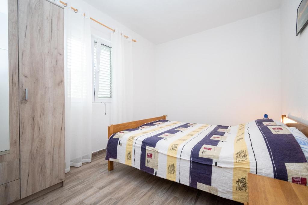 Posteľ alebo postele v izbe v ubytovaní Apartments by the sea Tkon, Pasman - 17360