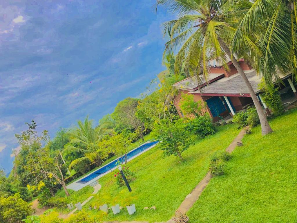 Zahrada ubytování Serenity Lake Resort Yala